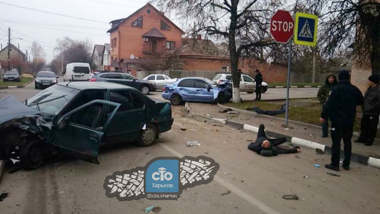ДТП в Харькове: Ланос врезался в дерево на перекрестке улиц Ляли Убийвовк и Целиноградской